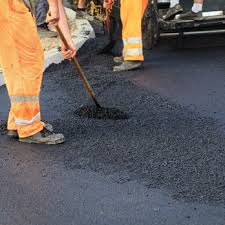 Best Asphalt Driveway Installation  in Utica, MI